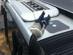 Metrobüs üzerinde ceset bulundu