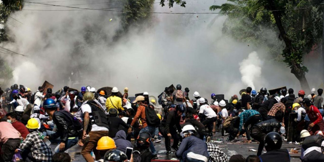 Myanmar'daki darbe karşıtı protestolara ordu müdahale etti: 80 ölü