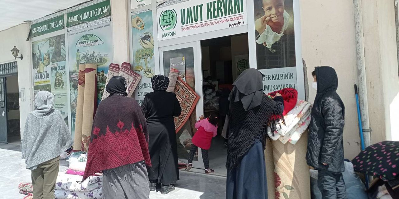 Muhtaçlara halı, battaniye ve minder dağıtıldı