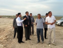 Vali Midyat'ta çadır kent çalışmalarını inceledi