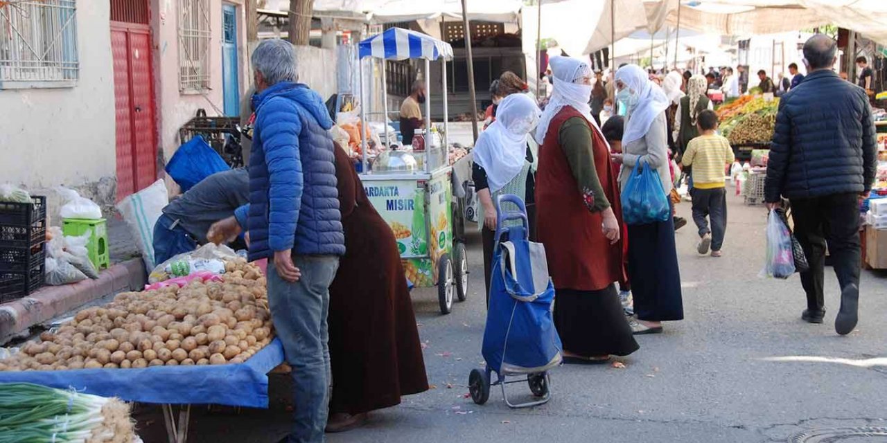Esnaf semt pazarlarında artan hırsızlık olaylarının önüne geçilmesini istiyor