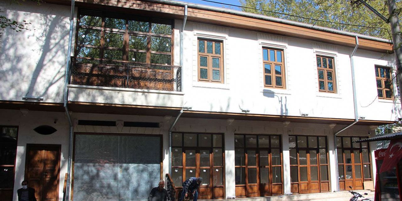 Esnaf Tuz Hanı'nın Adıyaman'ın tarihini yansıtan mekânı haline getirilmesini istiyor