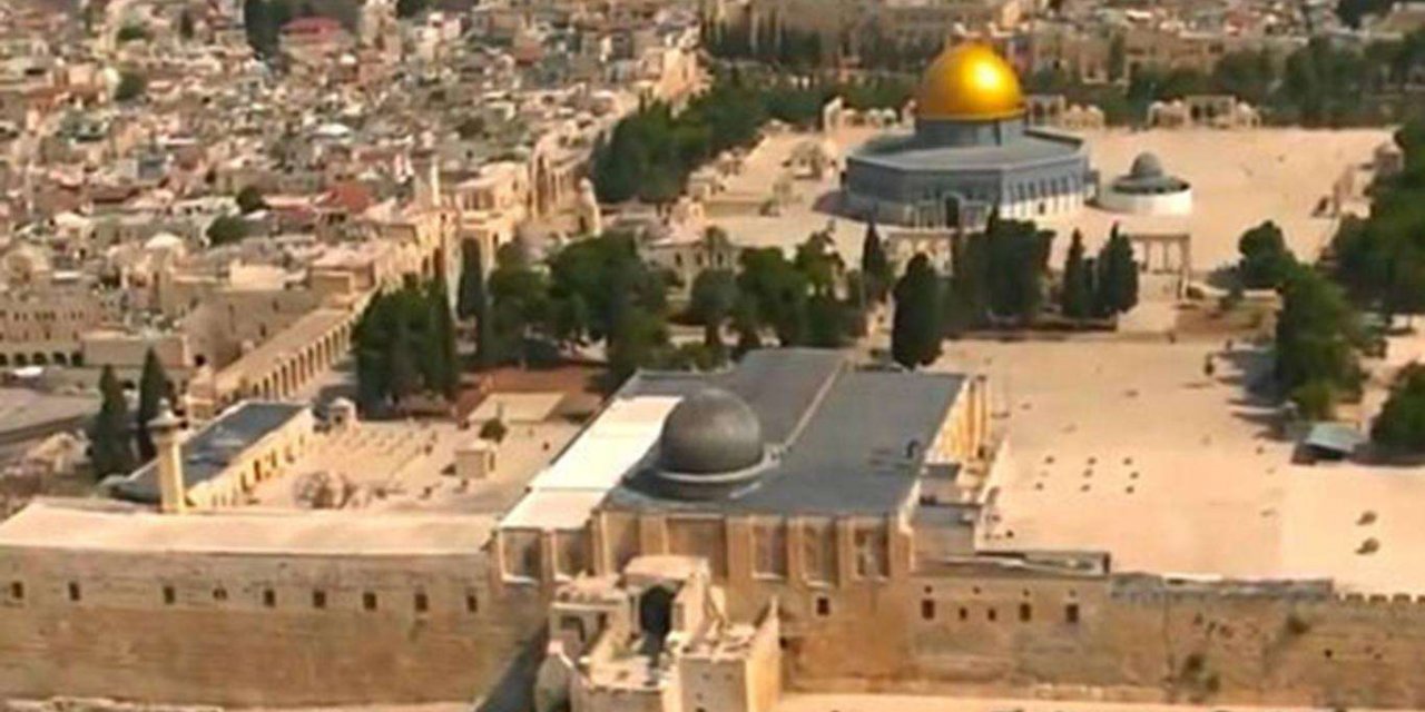 Zionist police ban some loudspeakers to silence sounds of Adhan at Aqsa Mosque