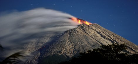 Yanardağ patladı, 5 dağcı öldü!