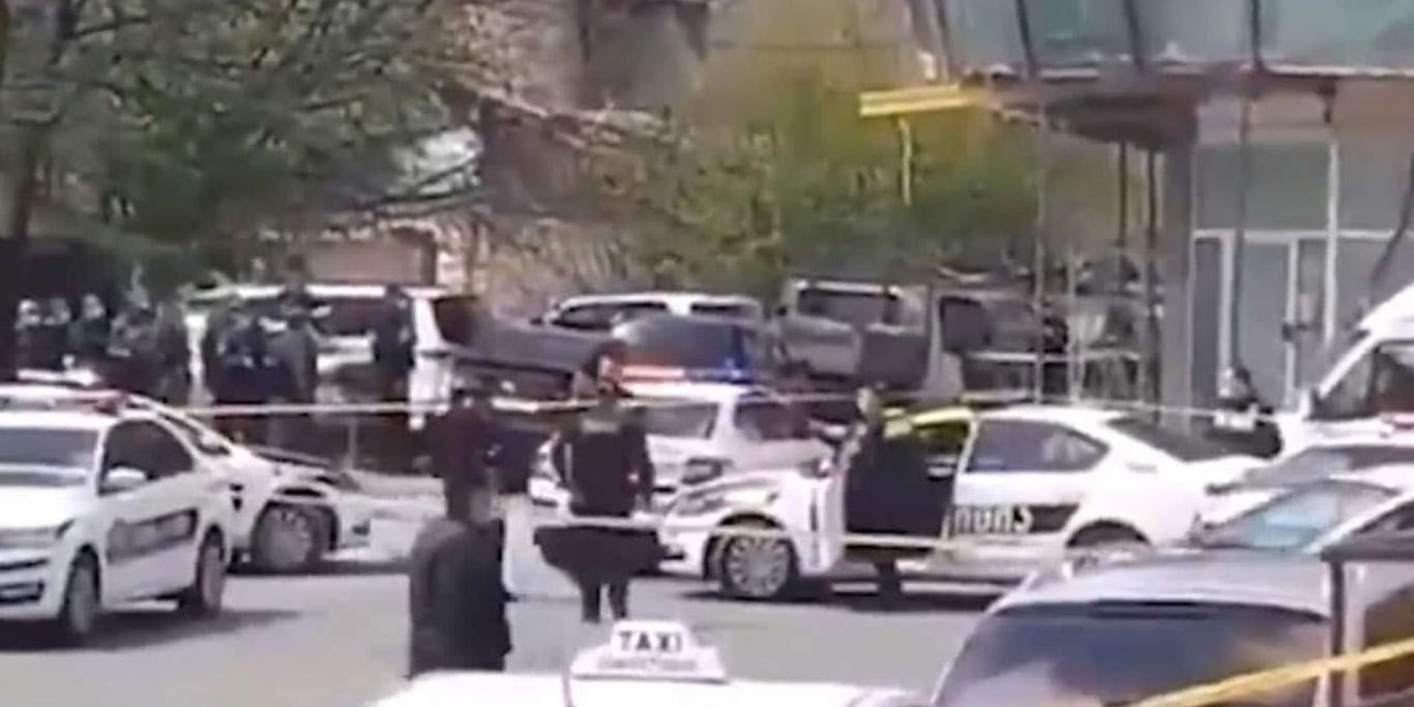 Gürcistan'da banka çalışanları ve müşteriler rehin alındı