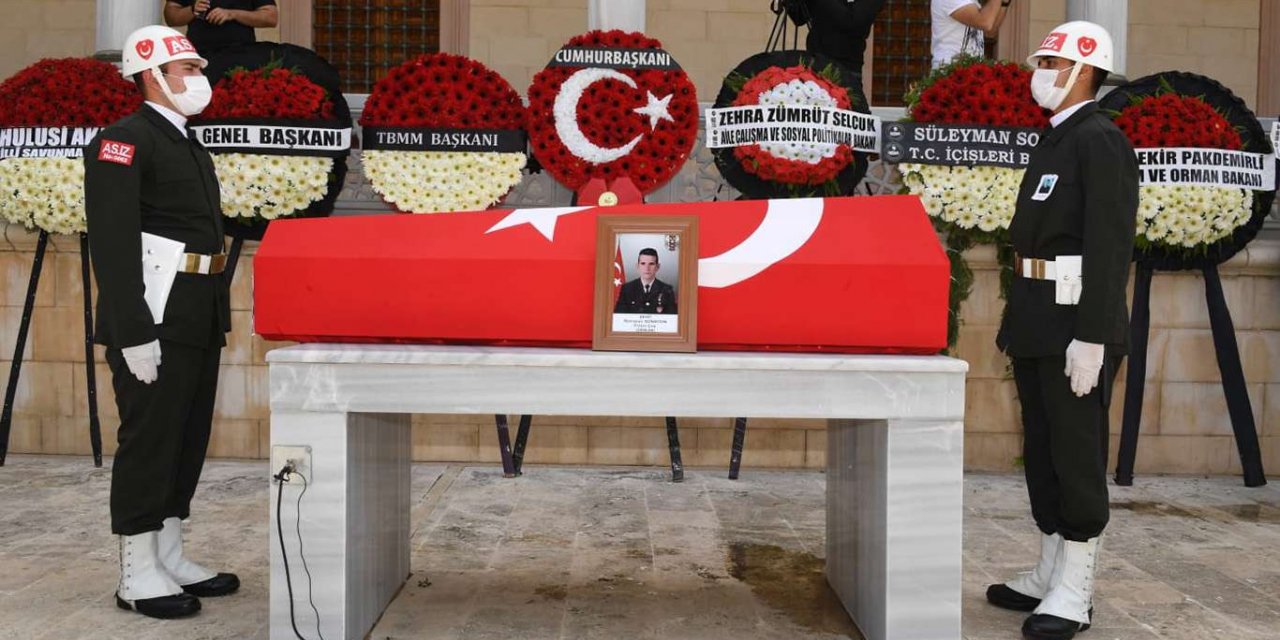 Dereye düşerek hayatını kaybeden asker Adana'da defnedildi