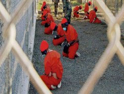 Guantanamo`da Mahkumlara Zulüm