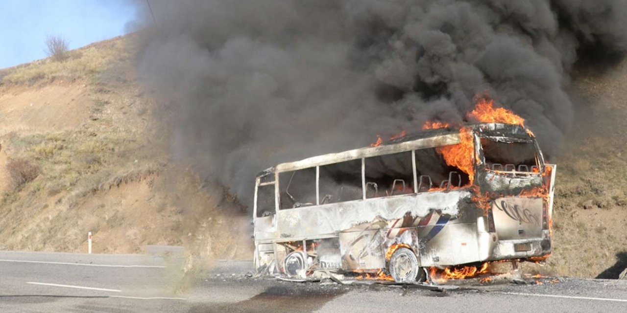 Yozgat'ta işçi servisi alev aldı: 18 işçi son anda kurtuldu