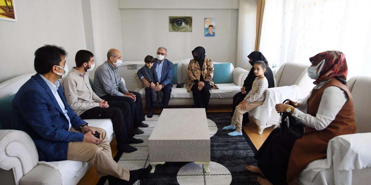 Diyarbakır Valisi Karaloğlu Şehit Yasin Börü’nün ailesini ziyaret etti