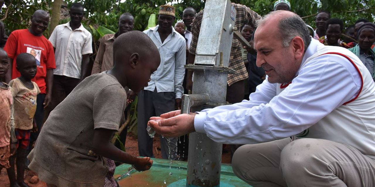 İHO-EBRAR'dan Uganda da su kuyusu açılışı