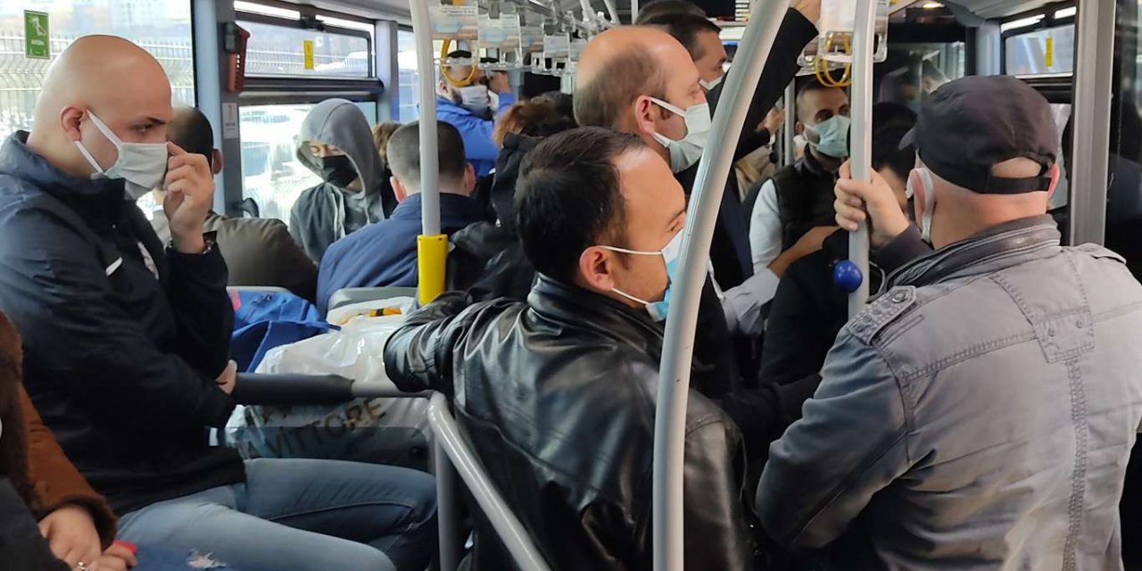​Metrobüslerde yaşanan yoğunluk virüse davetiye çıkarıyor