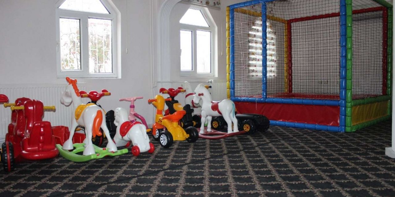 Tam kısıtlama sürecinde kreşler açık olacak