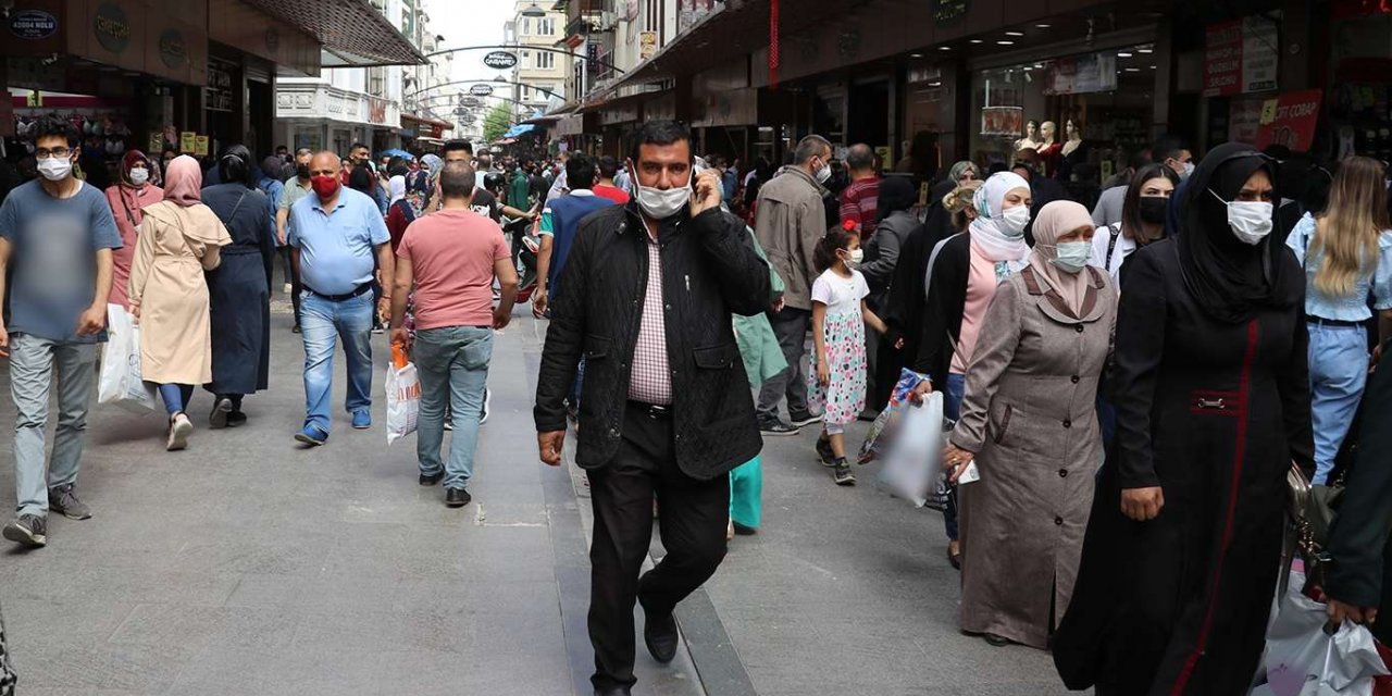 Gaziantep'te tam kapanma öncesi çarşılarda oluşan yoğunluk dikkat çekti