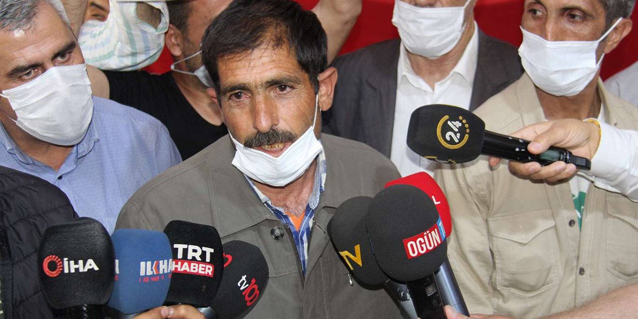 Oğluna kavuşan baba soluğu evlat nöbetindeki ailelerin yanında aldı