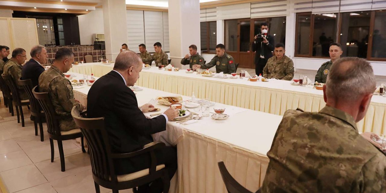 Cumhurbaşkanı Erdoğan 4'üncü Kolordu Komutanlığını ziyaret etti