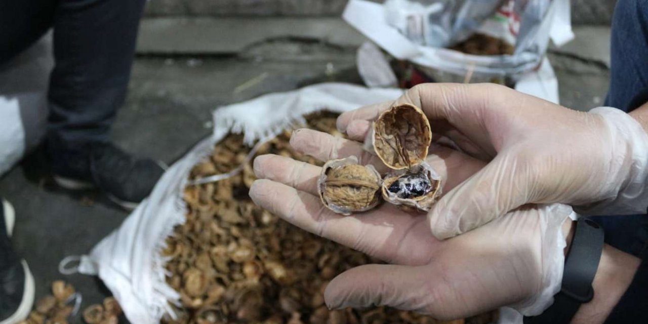 Ağrı'da ceviz kabuklarına gizlenmiş 153 kilo afyon sakızı ele geçirildi