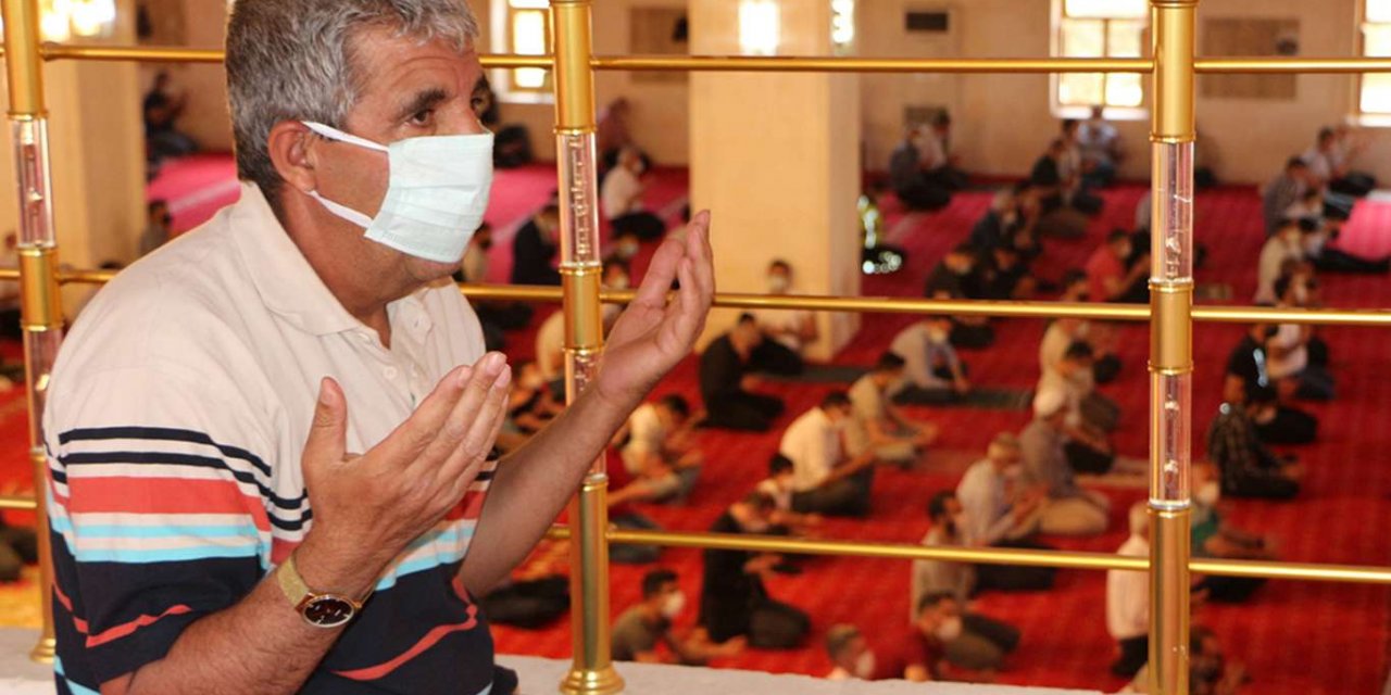 ​Tam zamanlı kısıtlamanın ilk cuma namazı kılındı