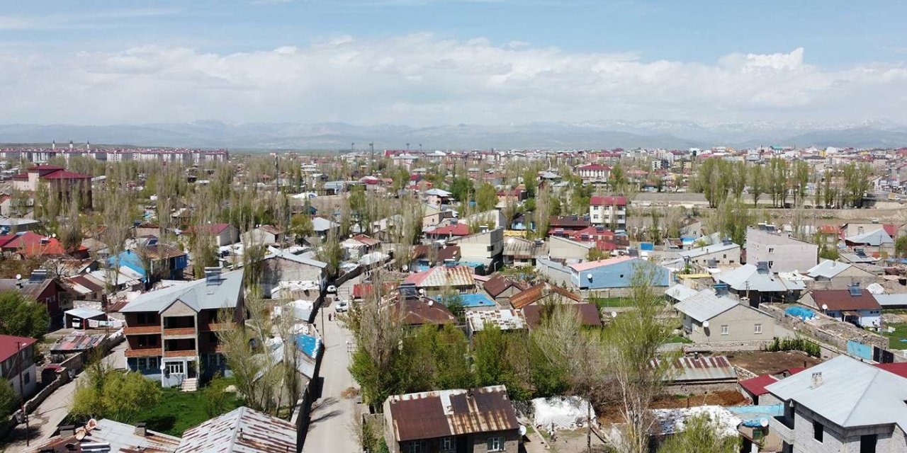 Tam kapanmanın ilk günün Ağrı'da sıkı denetim gerçekleştirildi