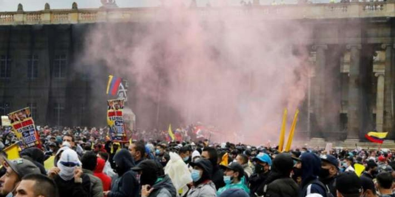 Li Kolombîyayê hikûmet reforma bacê ya ku bû sedema xwepêşanan vekişand