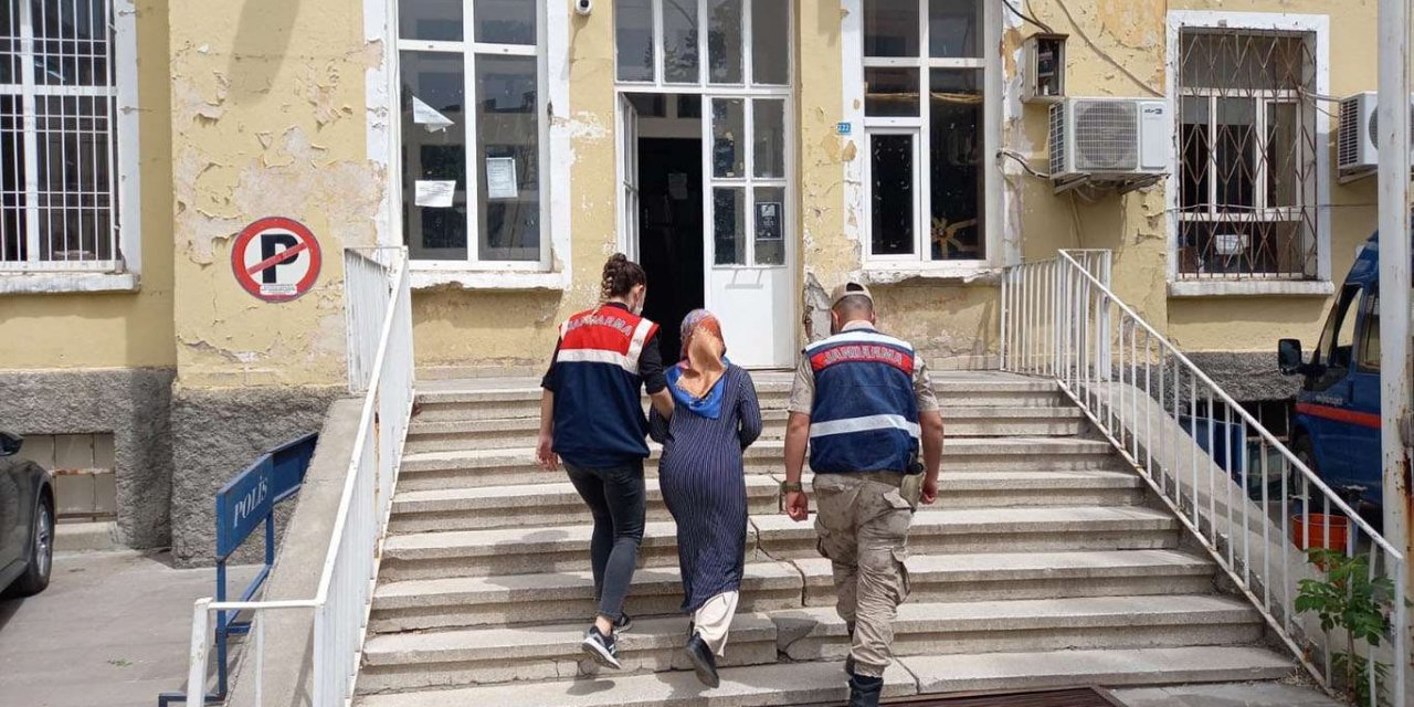 FETÖ'den araması bulunan kadın yakalandı