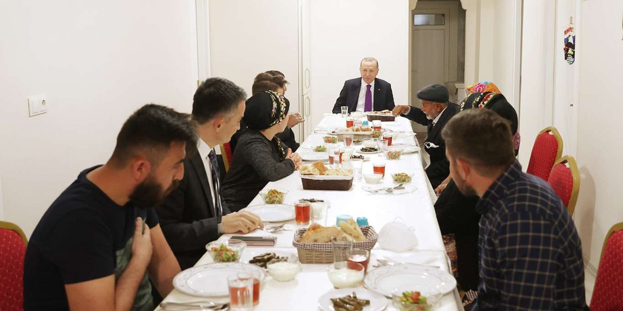 Cumhurbaşkanı Erdoğan iftarda hayvancılıkla uğraşan aileye konuk oldu