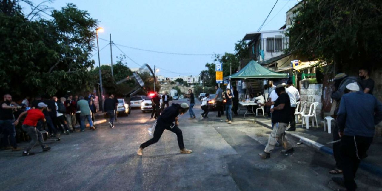 Zionist police, settlers carry out renewed assaults in Sheikh Jarrah