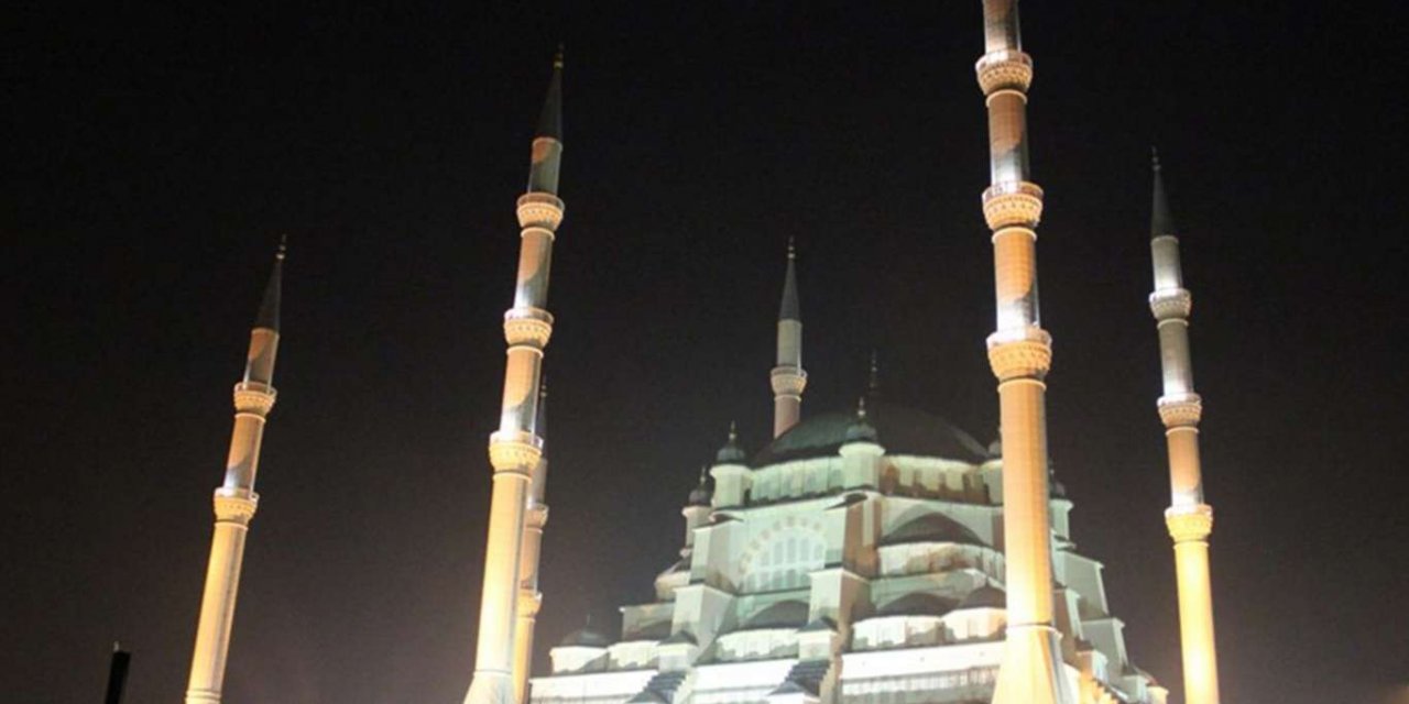 Adana ilçe müftüleri: Bu gece Kur’an’a sarılalım