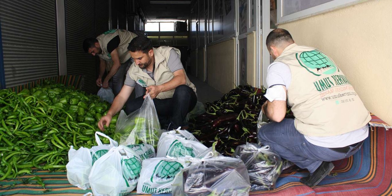 Tarsus Umut Kervanı muhtaç ailelere Ramazan öncesi yardım ulaştırdı