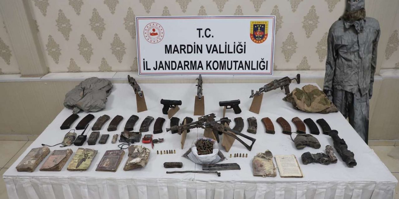Mardin’de öldürülen PKK mensuplarına ait silah ve mühimmat ele geçirildi