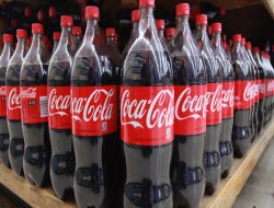 Coca Cola`ya +12 Yaş Sınırı Getirildi