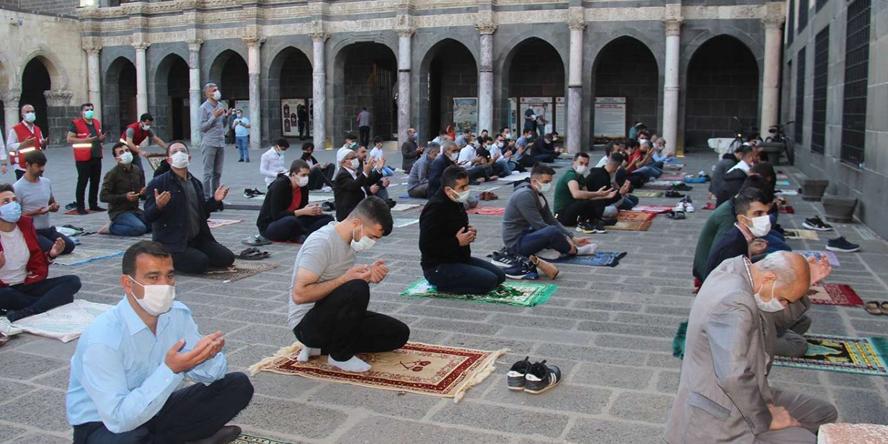 Di nimêja Îdê de ji bo Mescîda Eqsayê dia hatin kirin