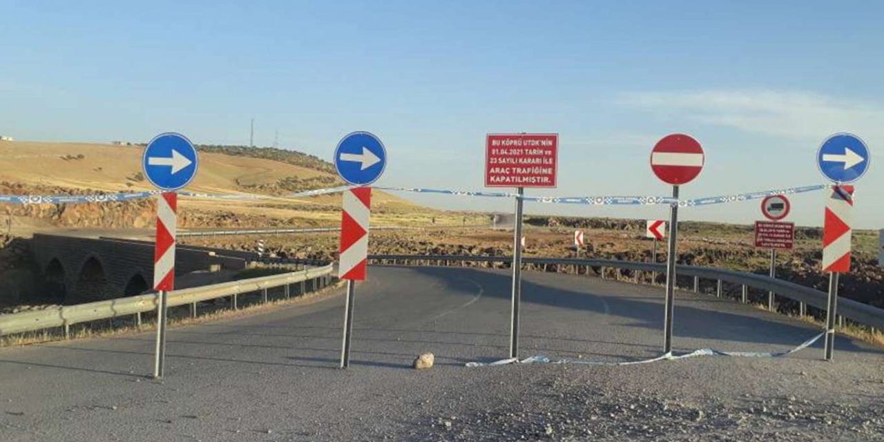 Çınar'daki tarihi köprü trafiğe kapatıldı