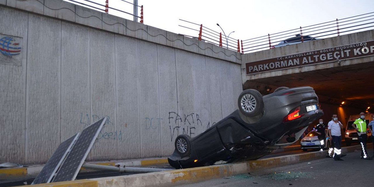 Diyarbakır'da viyadükten düşen araçtan yaralı kurtuldular