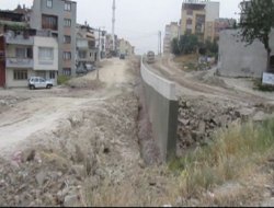 İzmir'de bitmeyen altyapı çalışmaları halkı bezdirdi