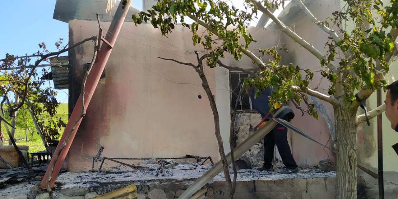 Bağ evinde çıkan yangında maddi hasar oluştu