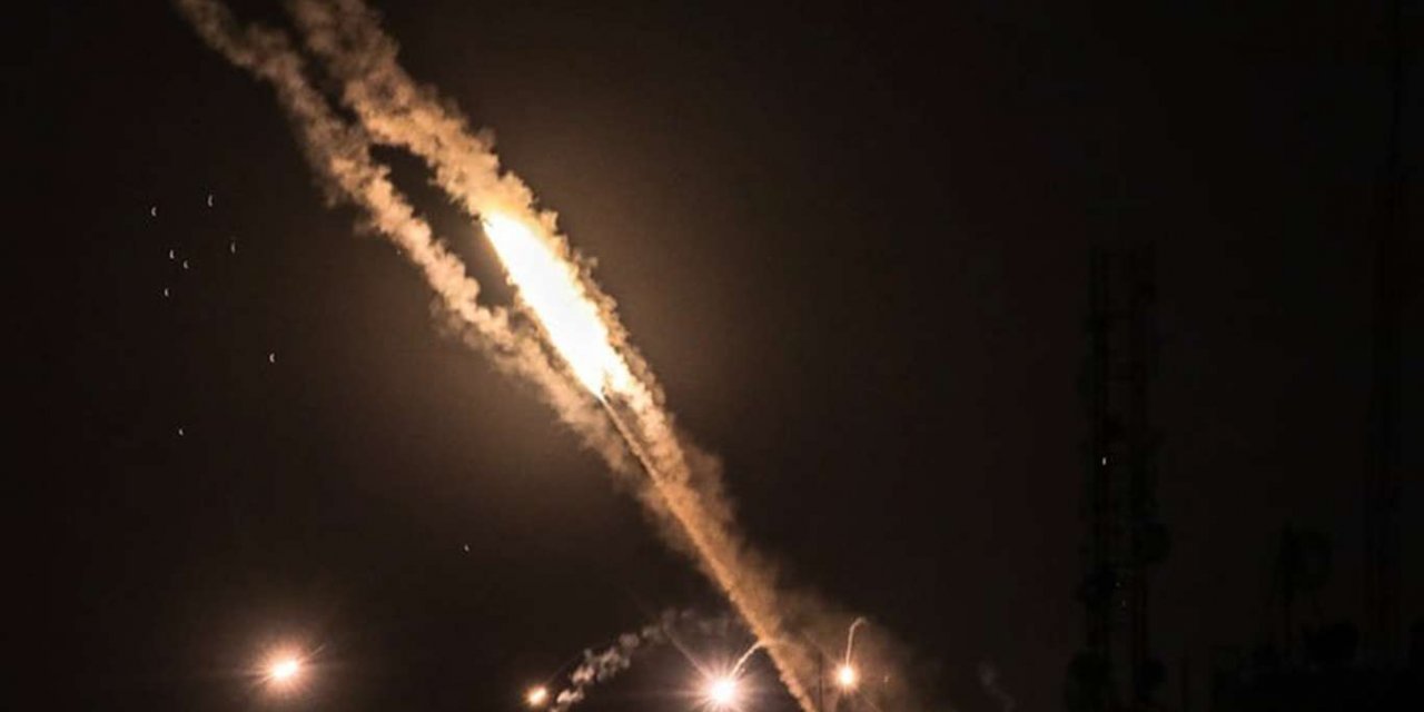 Kassam Tugayları işgal rejimin saldırılarına roketlerle karşılık veriyor