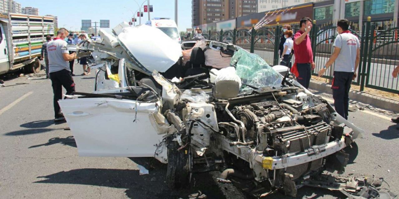 Diyarbakır'da trafik kazası: 4 ağır yaralı