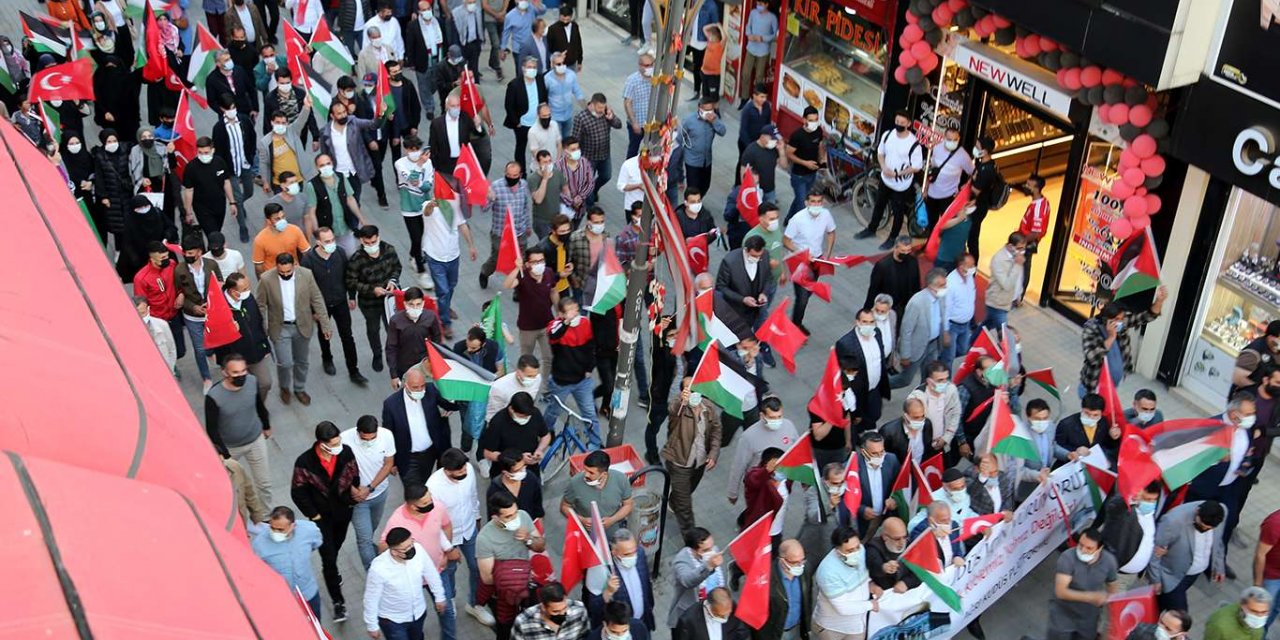 Ağrı'da yüzlerce kişi Kudüs için yürüdü