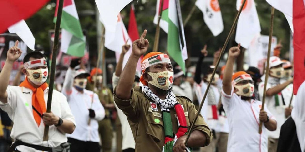 Endonezya'da işgal rejimi ve hamisi ABD telin edildi