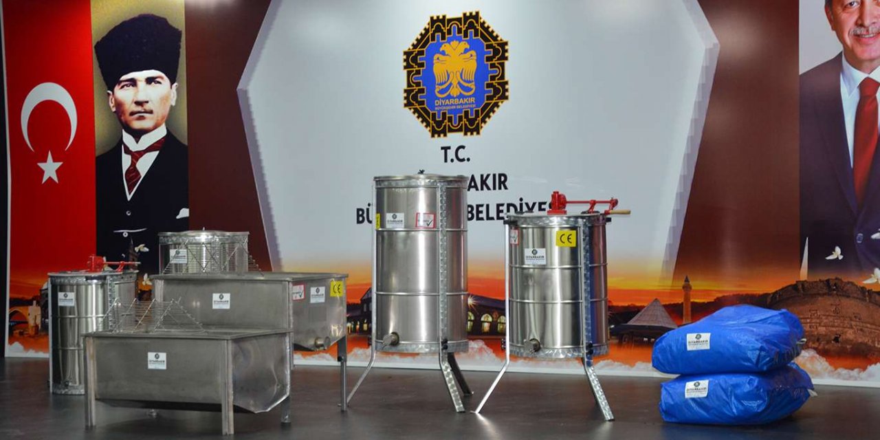 Diyarbakır Büyükşehir Belediyesinden bal üreticilerine malzeme desteği yapıldı