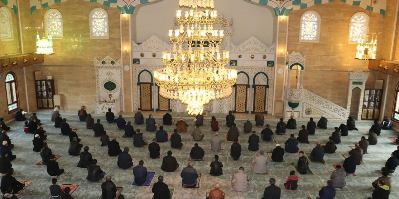 Filistin için cuma namazından önce camilerde Kur'an-ı Kerim okunacak