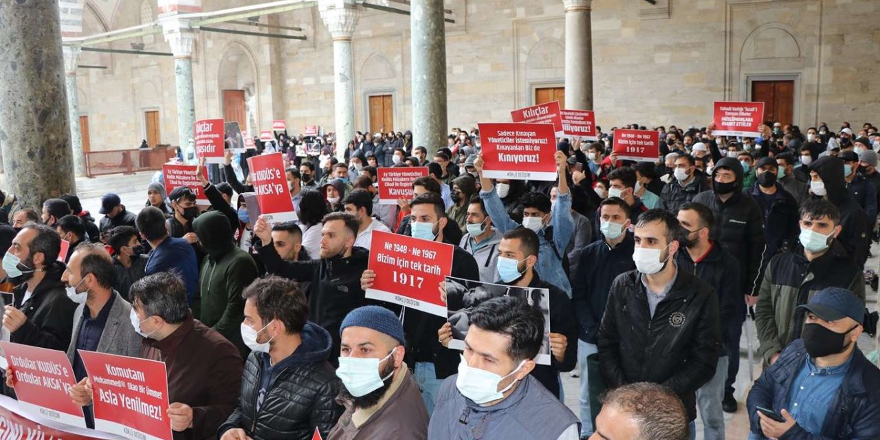 Filistinli şehitler için İstanbul'da gıyabi cenaze namazı ve dua programı düzenlendi