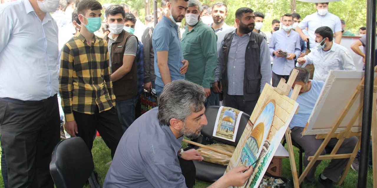 Diyarbakırlı ressamların çizdiği resimler Filistin’e destek için satıldı