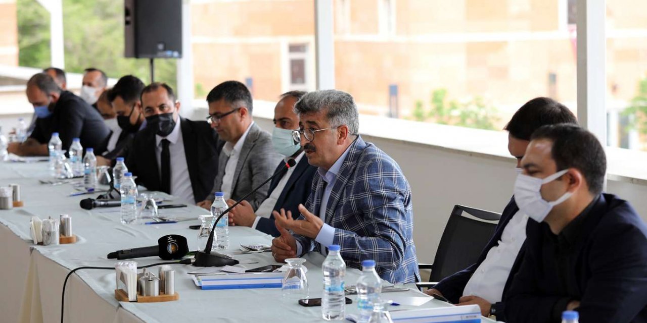 Van Büyükşehir Belediyesinin vizyon projeleri kent danışma kurulunda görüşüldü