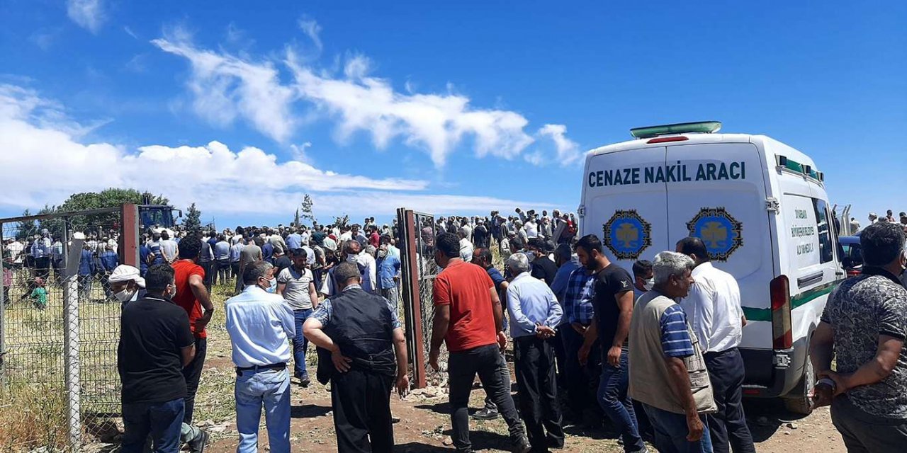 ​Diyarbakır'da gece yarısı meydana gelen kazada yaralanan araç sürücüsü vefat etti