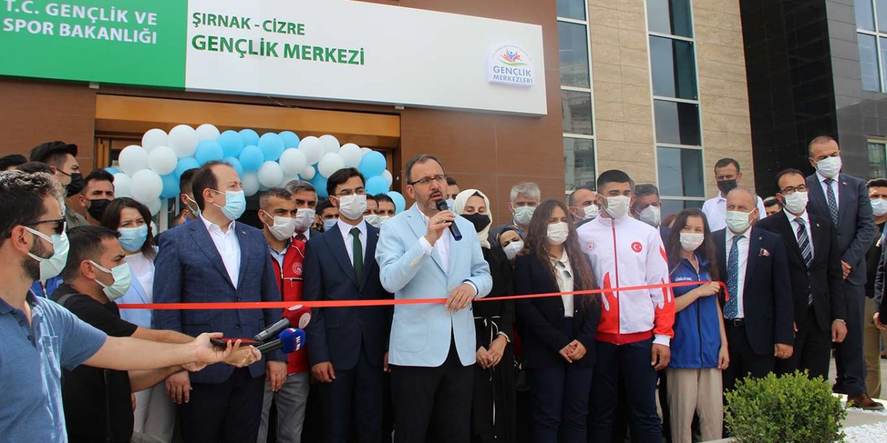 Bakan Kasapoğlu Cizre'de Gençlik Merkezi açılışına katıldı