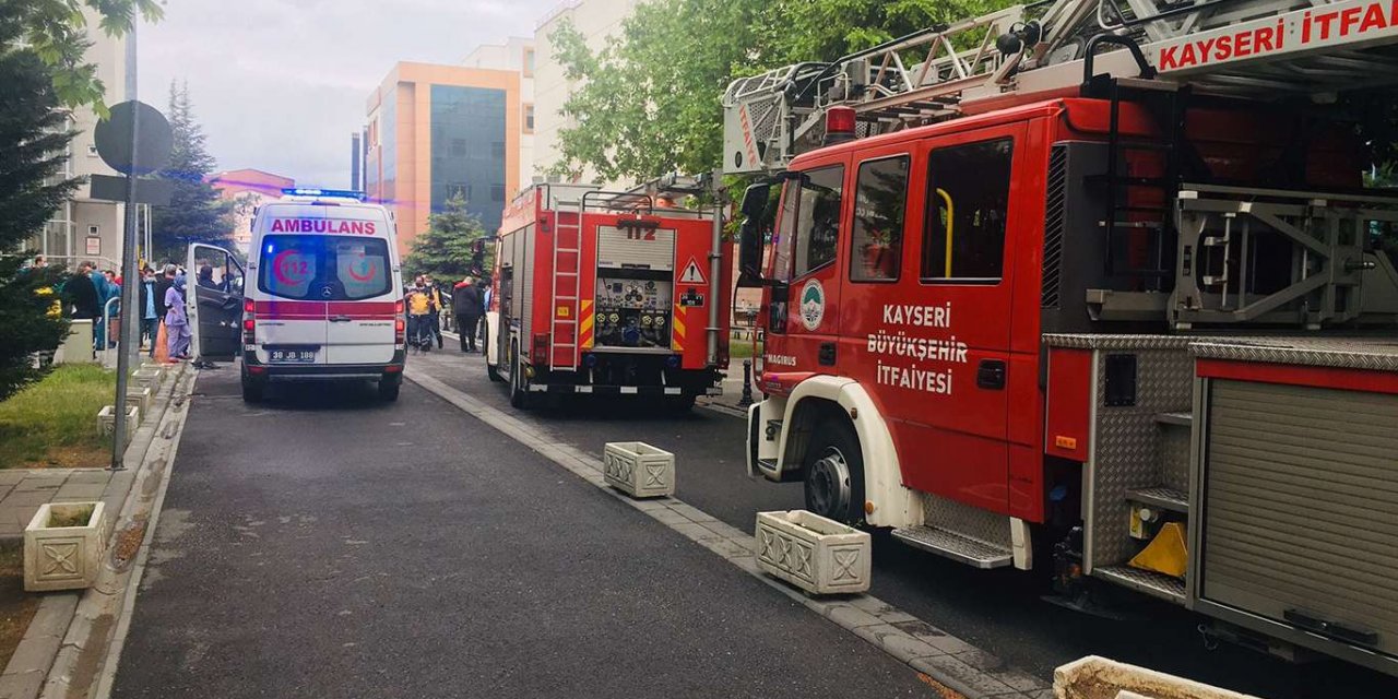 Kayseri'deki hastanede yangınında 24 kişi dumandan etkilendi