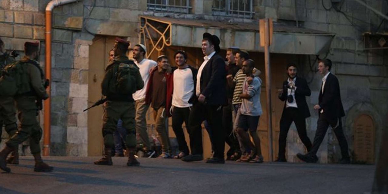 Zionist settlers injure three Palestinians in Qalqilya