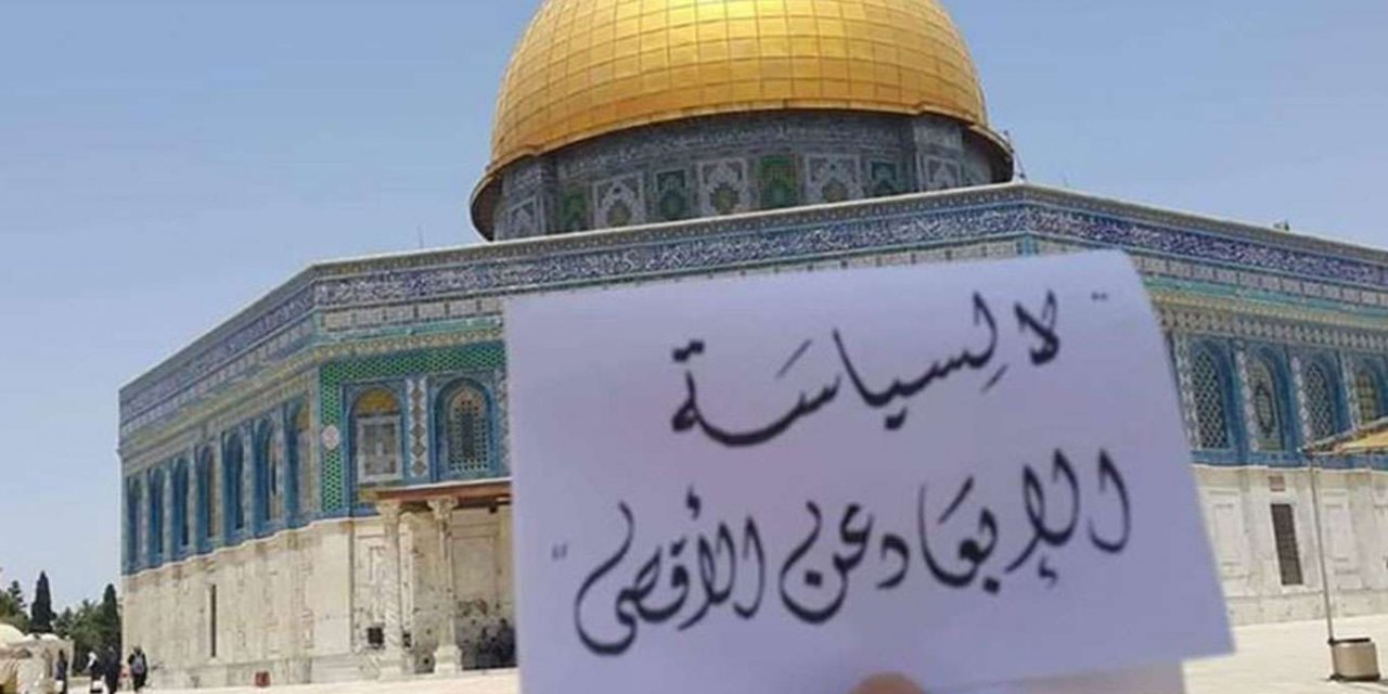Zionist police banish eight Jerusalemite women from Al Aqsa Mosque