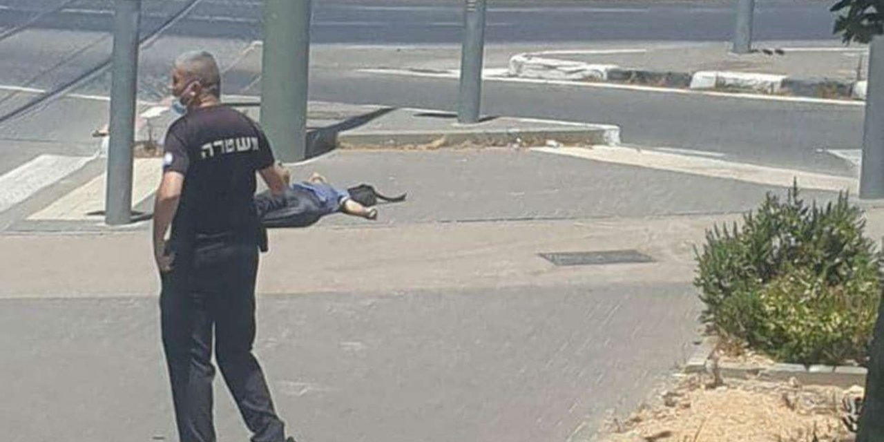 Zionist police shoot a Palestinian in Jerusalem